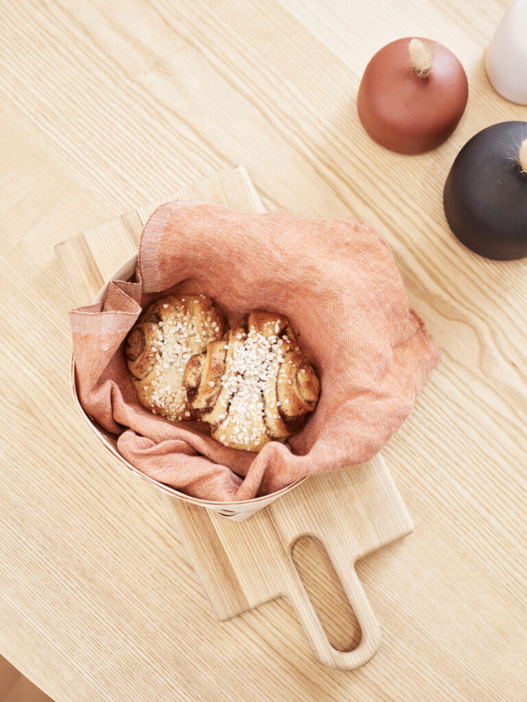 Korvapuusteja pellavaliinalla